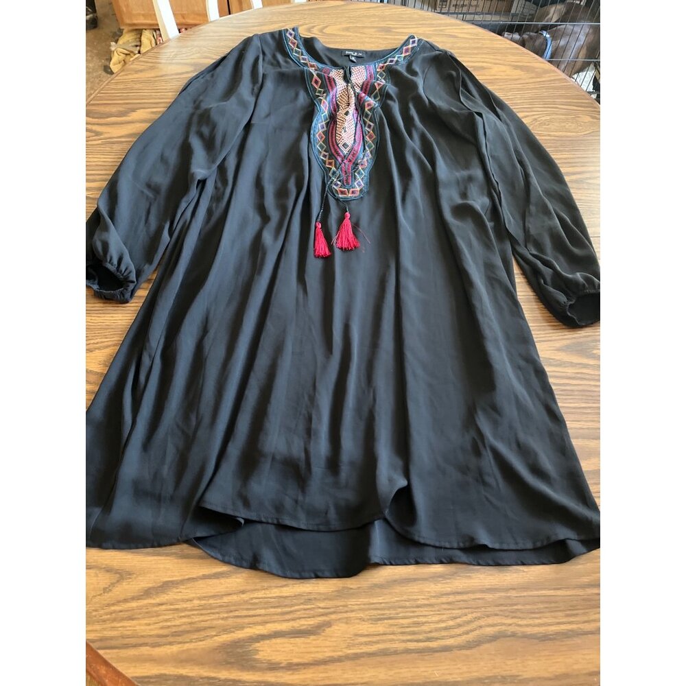 Sami & Jo black embroidered front long open sleeved dress size 2X